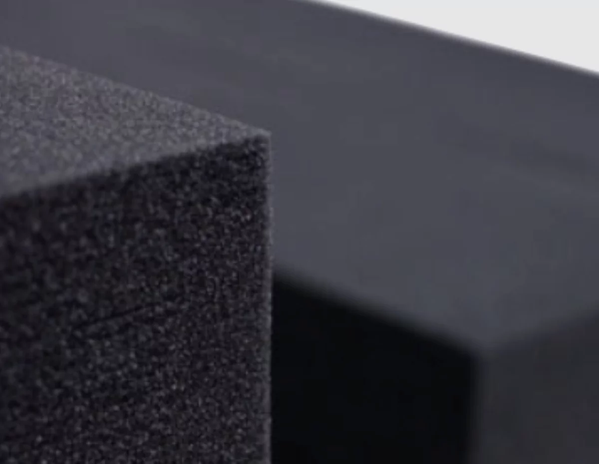 CARBONEFOAM - Пена хорошо пропускает воздух, а угольная пропитка обеспечивает антибактериальный эффект - исключает появление вредных микроорганизмов и нейтрализует запахи.